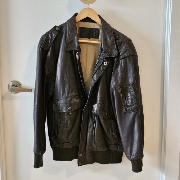 Vintage brown leather bomber jacket in size Large - Picture 1 of 9